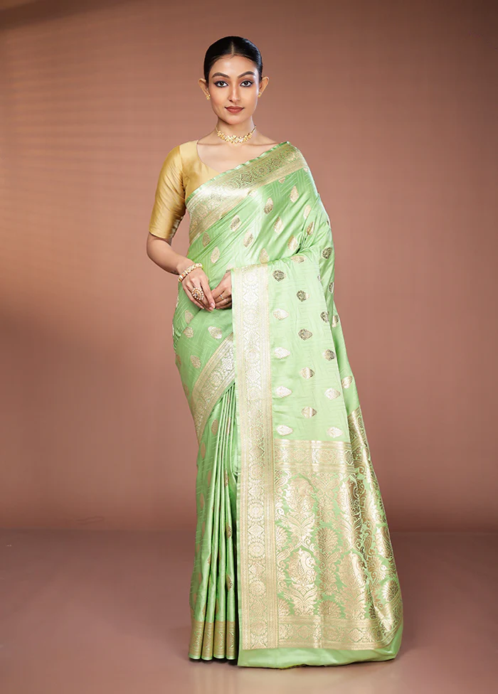 Green Tanchoi Silk Saree With Blouse Piece - Image 2