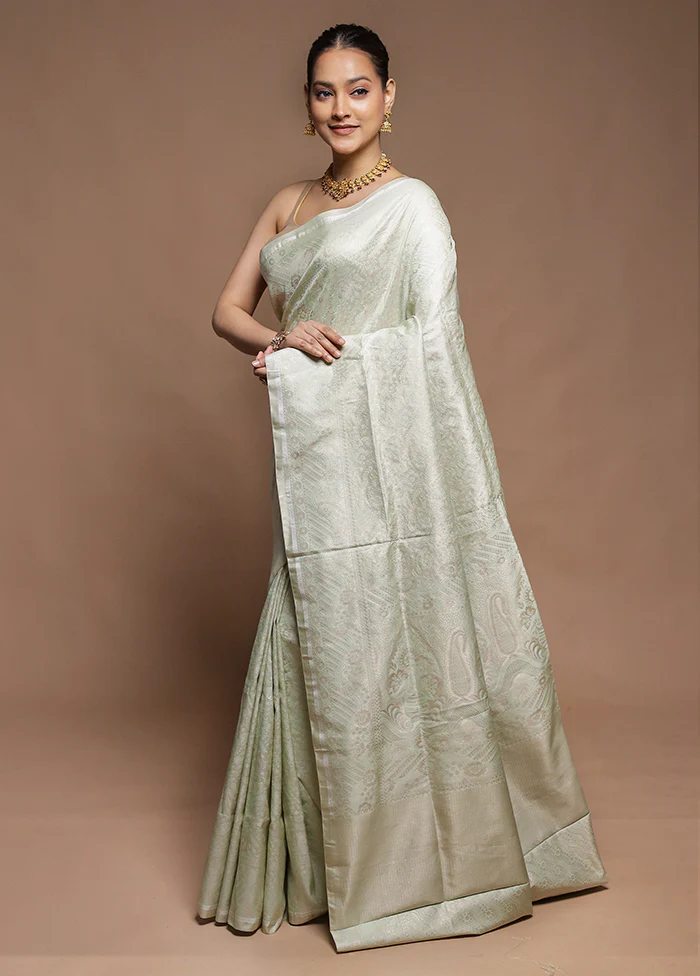 Green Tanchoi Silk Saree With Blouse Piece - Image 4