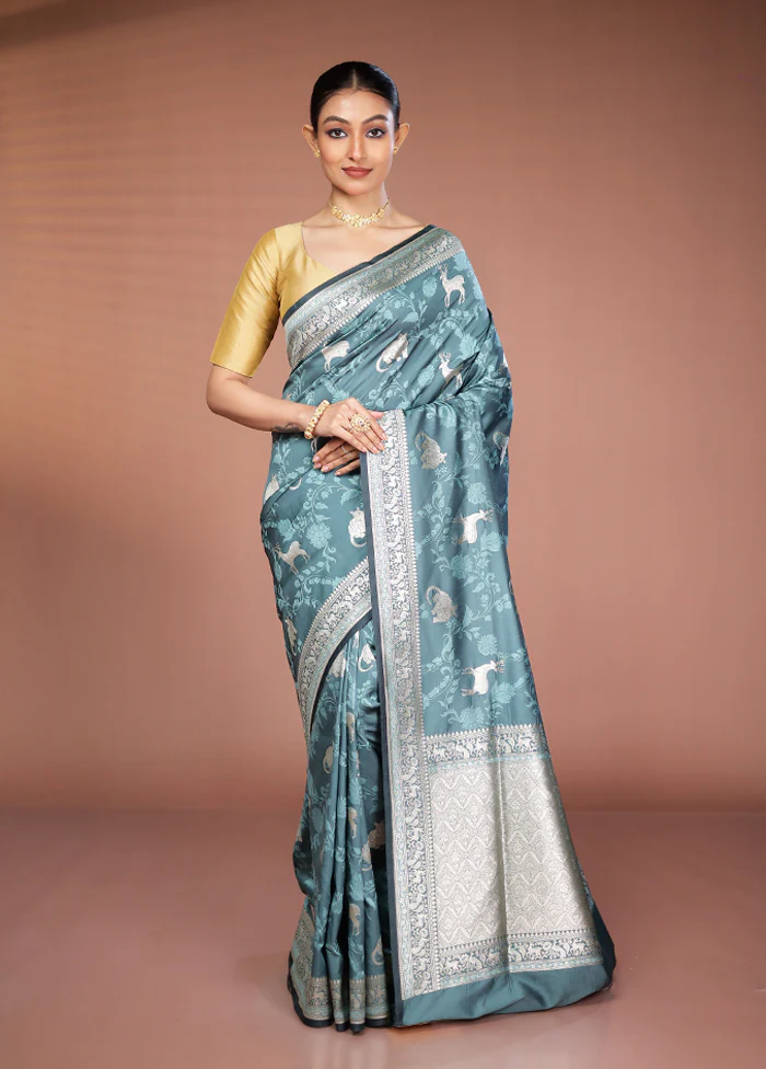 Green Tanchoi Silk Saree With Blouse Piece - Image 2