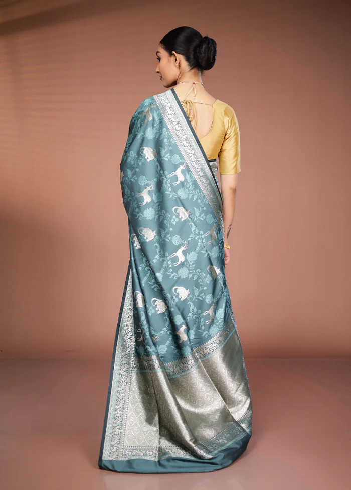 Green Tanchoi Silk Saree With Blouse Piece - Image 3