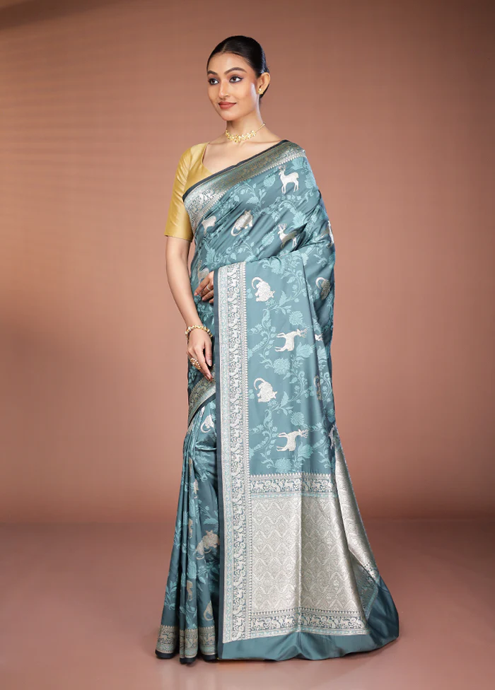 Green Tanchoi Silk Saree With Blouse Piece - Image 4
