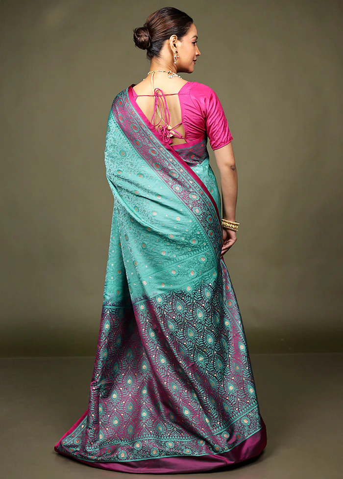 Green Tanchoi Silk Saree With Blouse Piece - Image 3