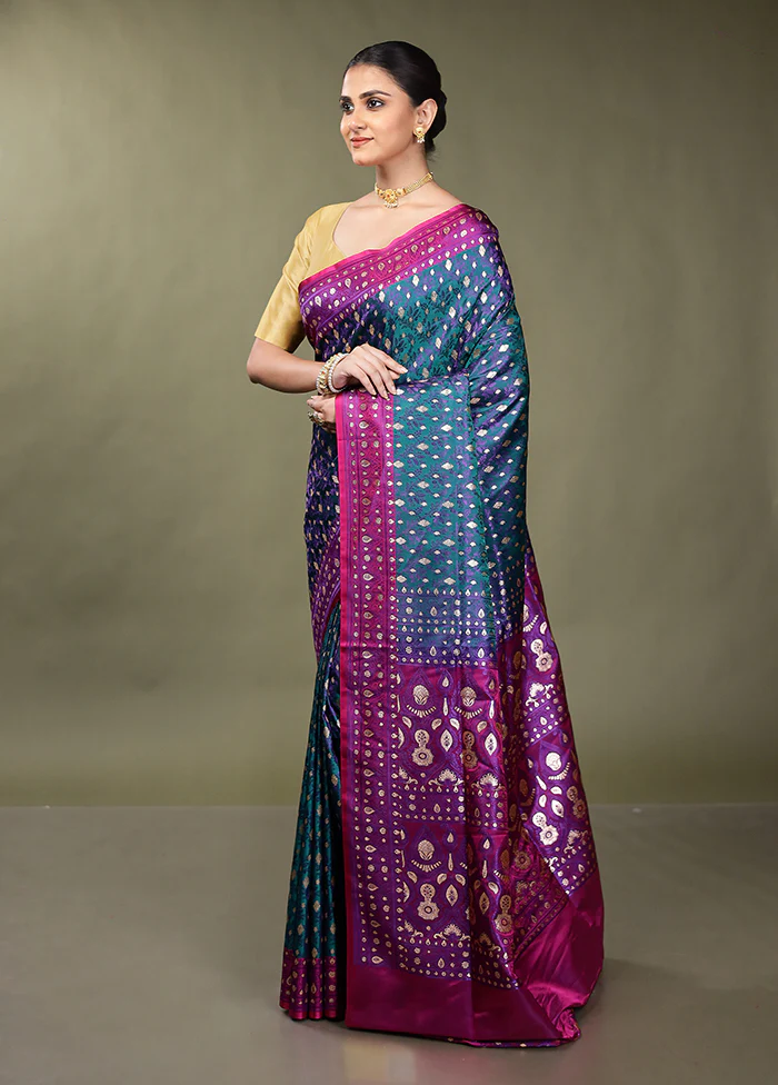 Green Tanchoi Silk Saree With Blouse Piece - Image 4