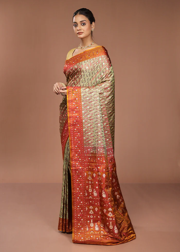 Green Tanchoi Silk Saree With Blouse Piece - Image 4