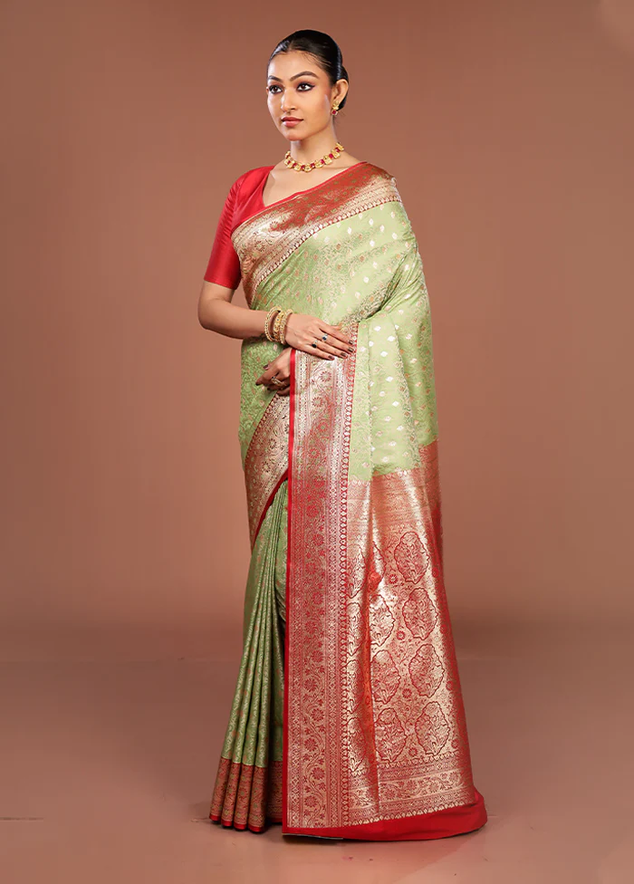 Green Tanchoi Silk Saree With Blouse Piece - Image 4