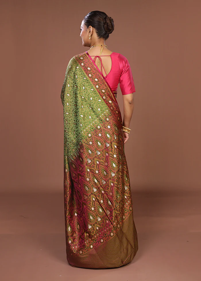 Green Tanchoi Silk Saree With Blouse Piece - Image 3