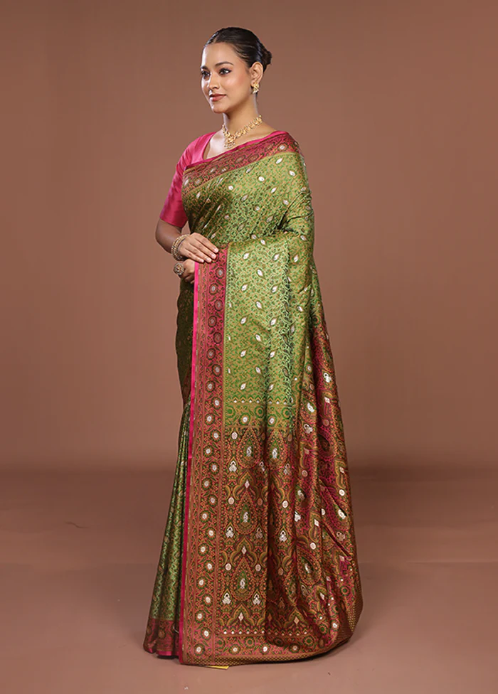 Green Tanchoi Silk Saree With Blouse Piece - Image 4