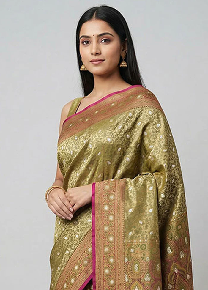 Green Tanchoi Silk Saree With Blouse Piece - Image 2