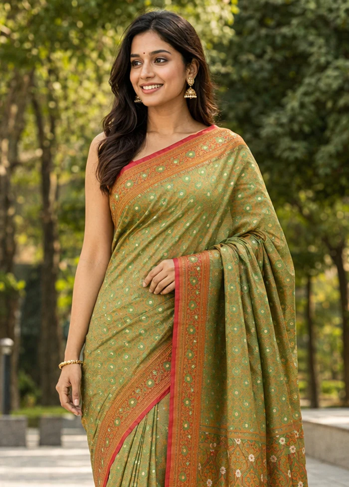 Green Tanchoi Silk Saree With Blouse Piece - Image 2