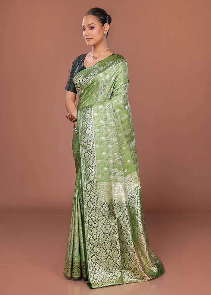 Green Tanchoi Silk Saree With Blouse Piece - Image 4