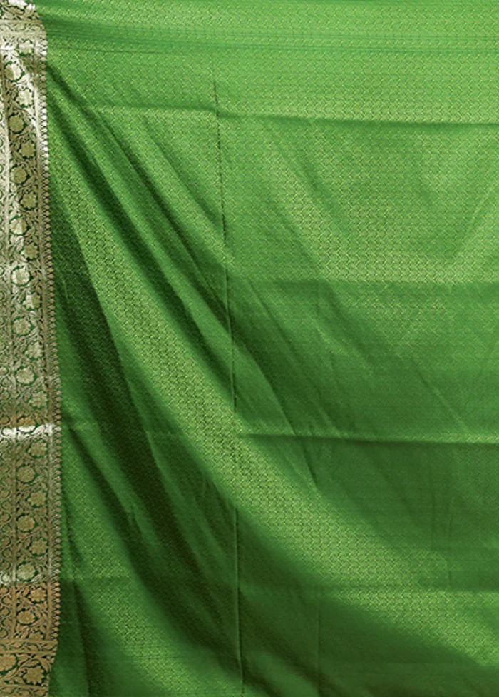 Green Tanchoi Silk Saree With Blouse Piece - Image 5