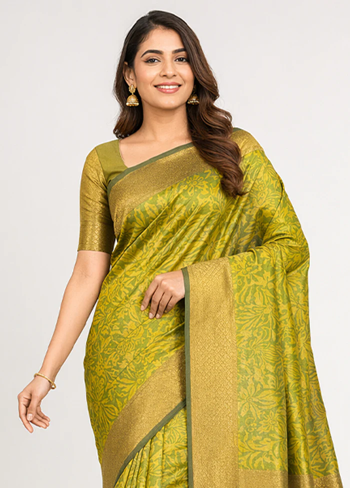 Green Tissue Silk Saree With Blouse Piece - Image 2