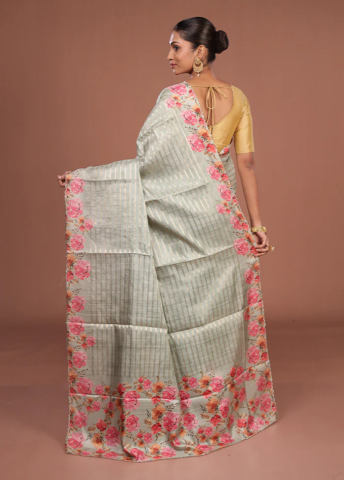 Green Tussar Silk Saree With Blouse Piece - Image 3