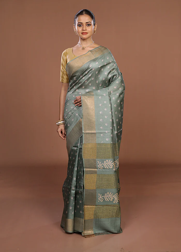 Green Tussar Silk Saree With Blouse Piece - Image 2