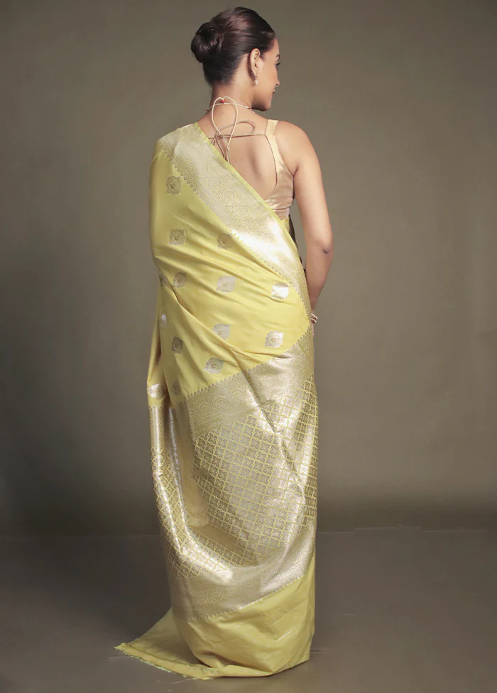 Green Uppada Silk Saree With Blouse Piece - Image 3