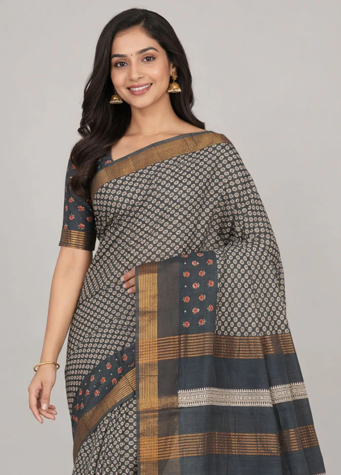 Grey Cotton Saree With Blouse Piece - Image 2