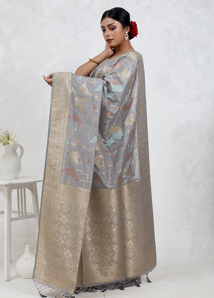 Grey Dupion Silk Saree With Blouse Piece - Image 4