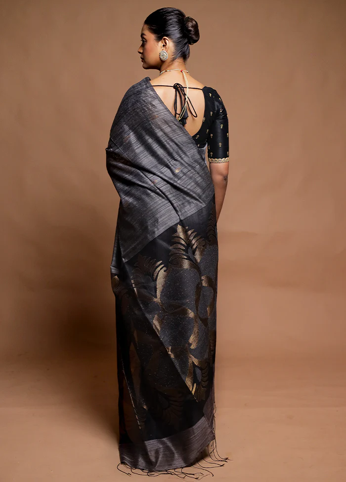 Grey Handloom Matka Pure Silk Saree With Blouse Piece - Image 3