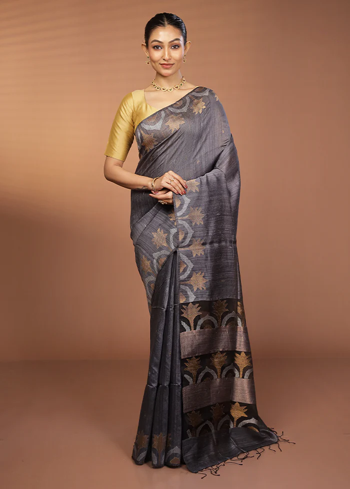 Grey Handloom Matka Pure Silk Saree With Blouse Piece - Image 2