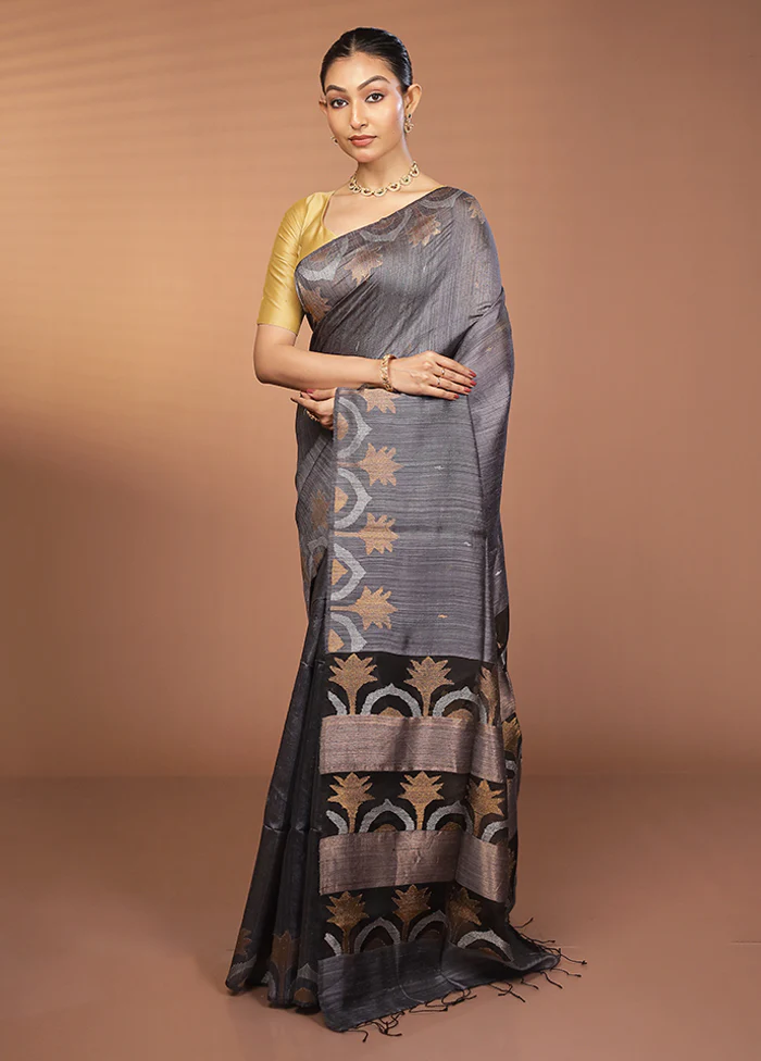 Grey Handloom Matka Pure Silk Saree With Blouse Piece - Image 4