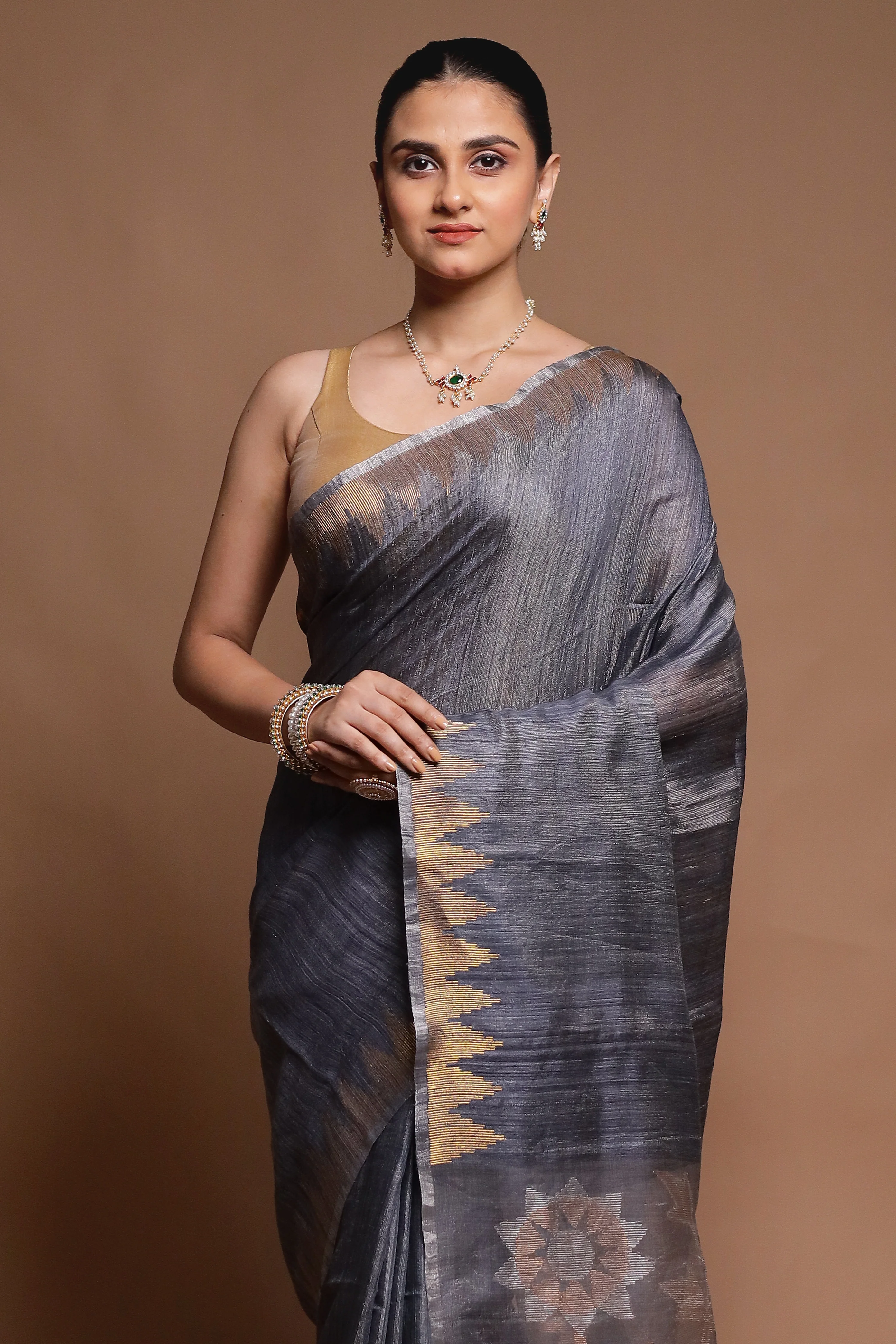 Grey Handloom Matka Pure Silk Saree With Blouse Piece - Image 2