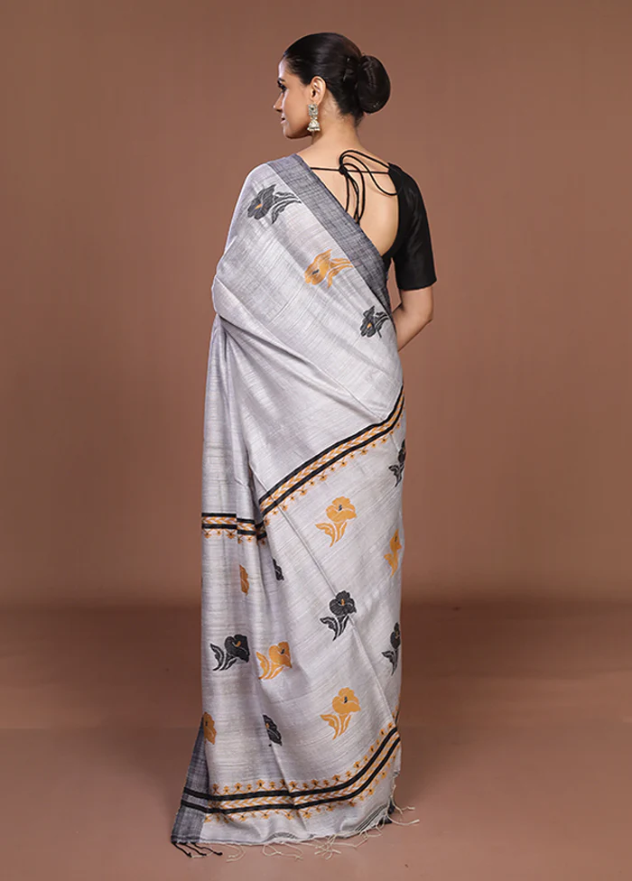 Grey Handloom Matka Pure Silk Saree With Blouse Piece - Image 3