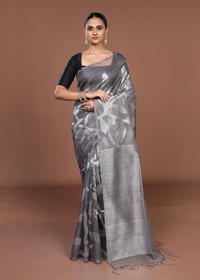 Grey Handloom Matka Pure Silk Saree With Blouse Piece - Image 2