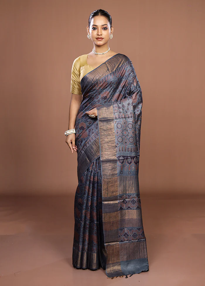 Grey Handloom Tussar Pure Silk Saree With Blouse Piece - Image 2
