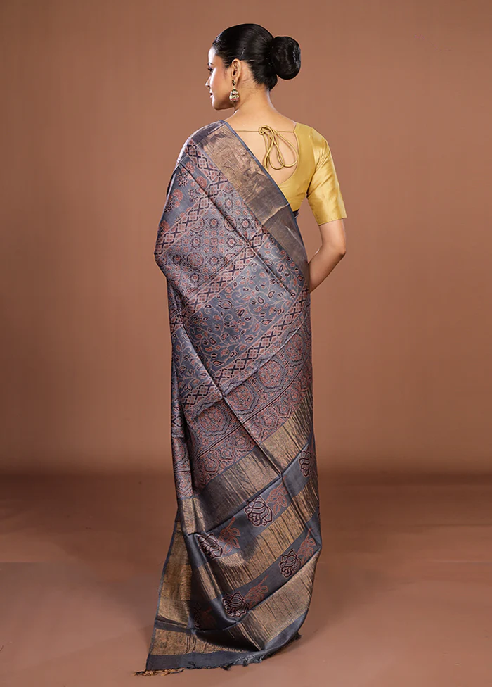 Grey Handloom Tussar Pure Silk Saree With Blouse Piece - Image 3