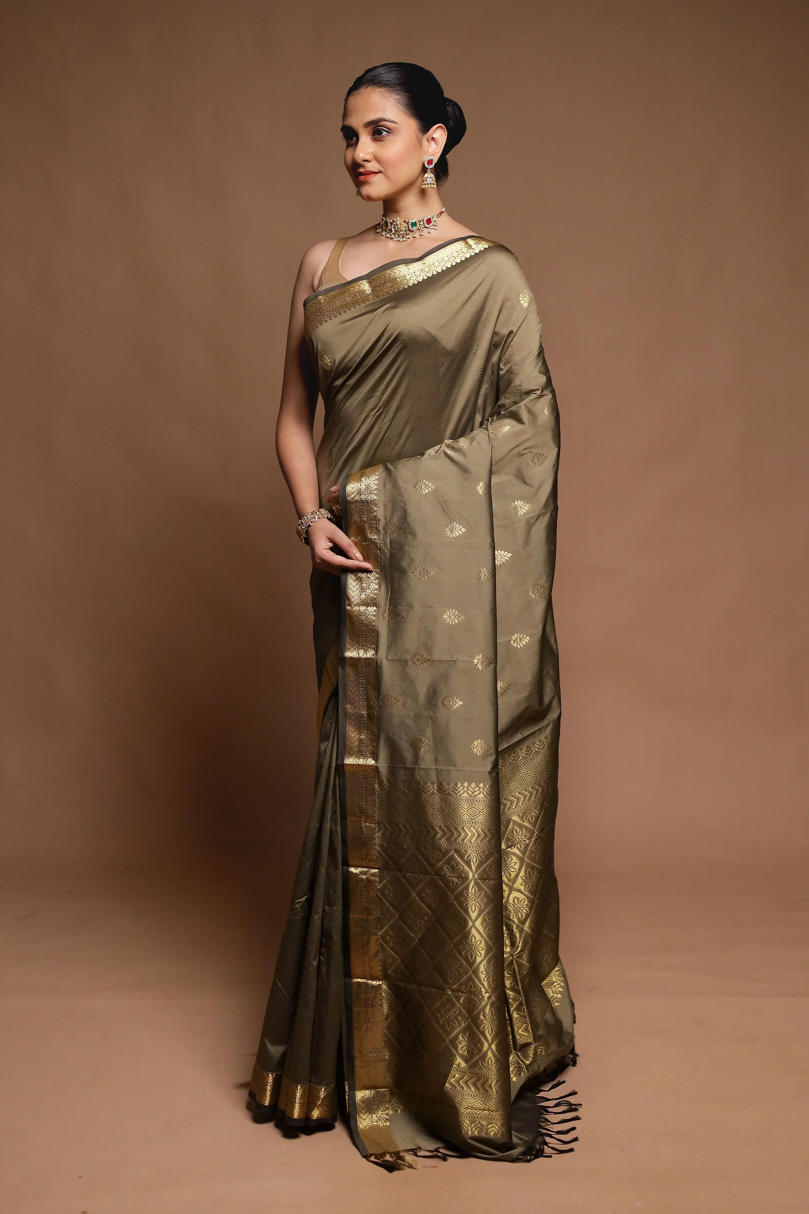Grey Kanjivaram Silk Saree With Blouse Piece - Image 4