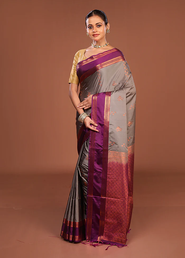 Grey Kanjivaram Silk Saree With Blouse Piece - Image 4