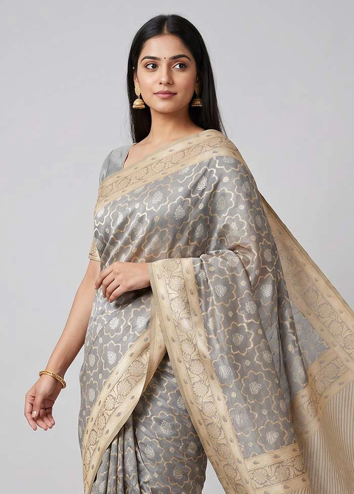 Grey Kora Silk Saree With Blouse Piece - Image 2