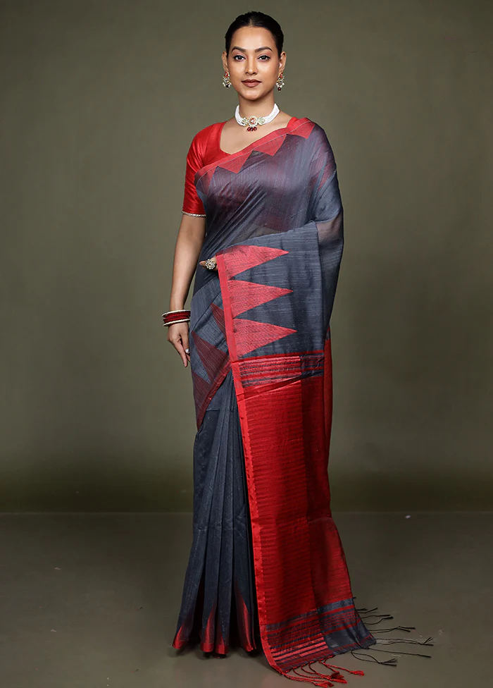 Grey Matka Silk Saree With Blouse Piece - Image 2