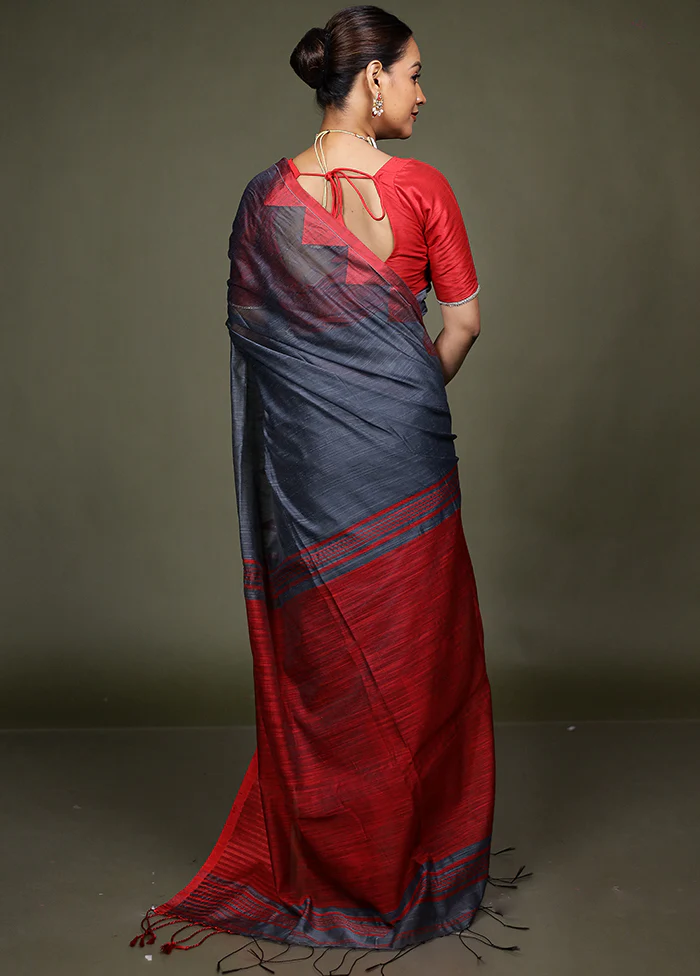 Grey Matka Silk Saree With Blouse Piece - Image 3