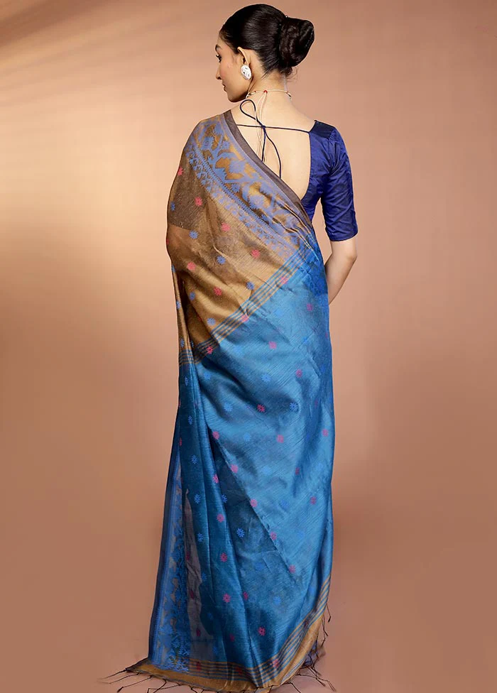 Grey Matka Silk Saree With Blouse Piece - Image 3