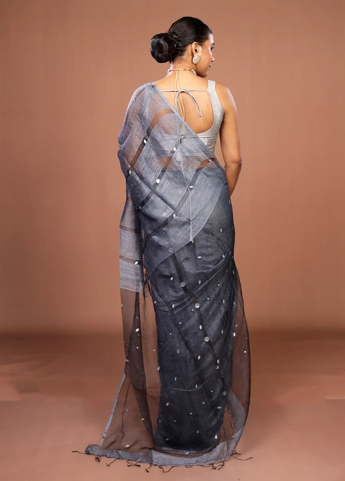 Grey Matka Silk Saree With Blouse Piece - Image 3