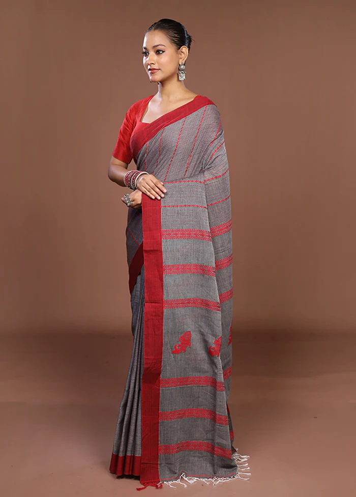Grey Matka Silk Saree With Blouse Piece - Image 4