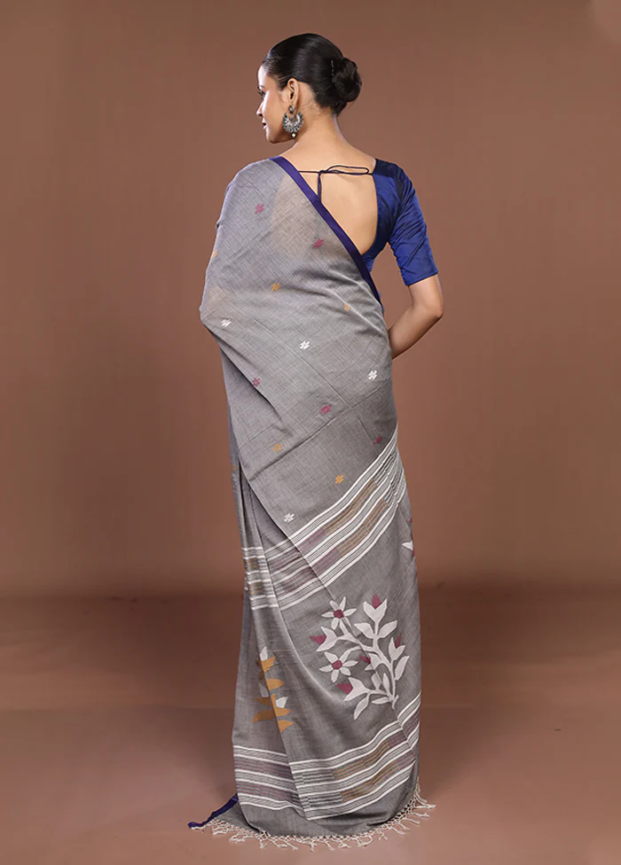 Grey Matka Silk Saree With Blouse Piece - Image 3