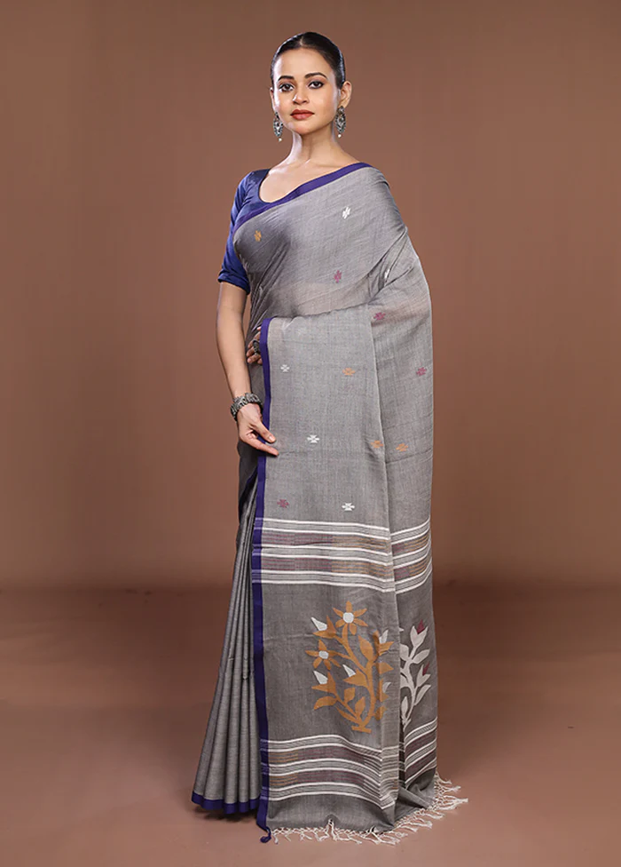 Grey Matka Silk Saree With Blouse Piece - Image 4