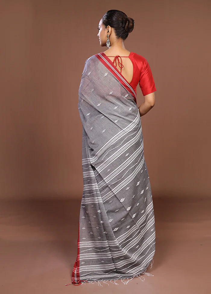 Grey Matka Silk Saree With Blouse Piece - Image 3