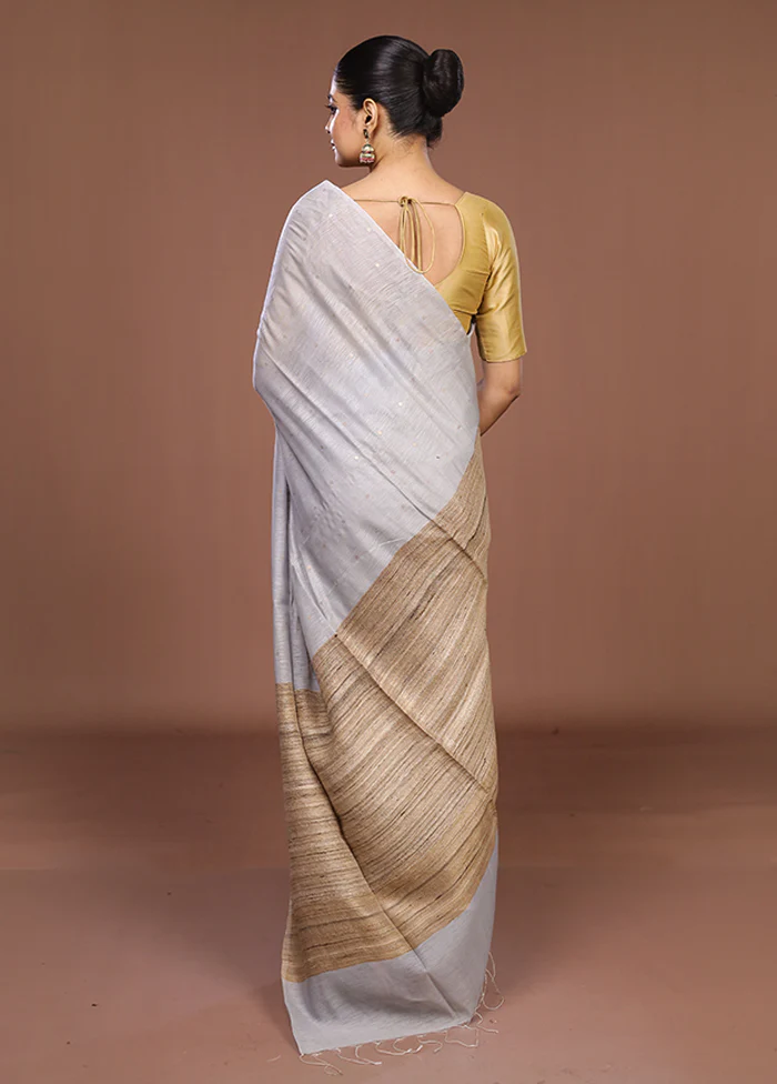 Grey Matka Silk Saree With Blouse Piece - Image 3