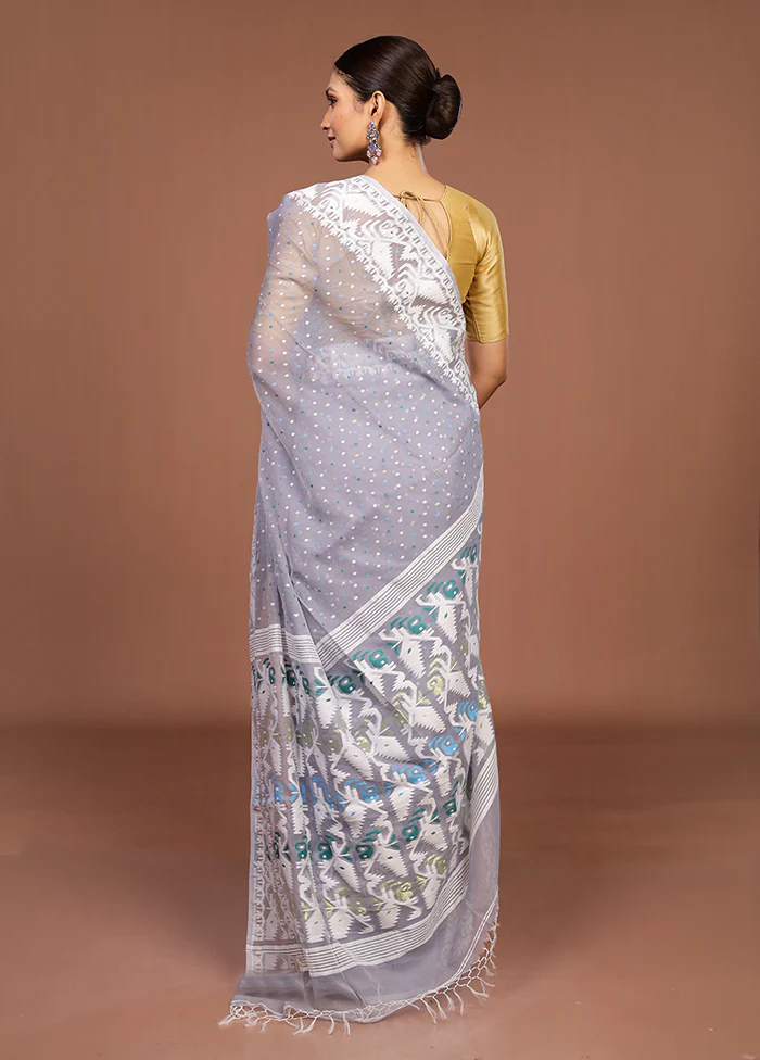 Grey Matka Silk Saree With Blouse Piece - Image 3