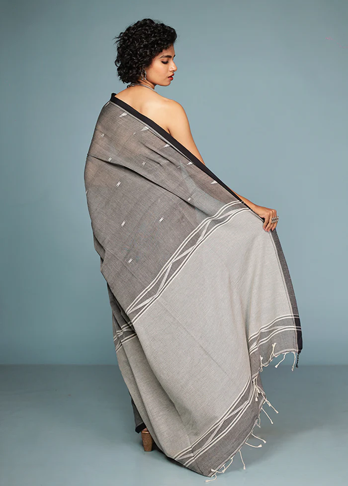 Grey Matka Silk Saree Without Blouse Piece - Image 3