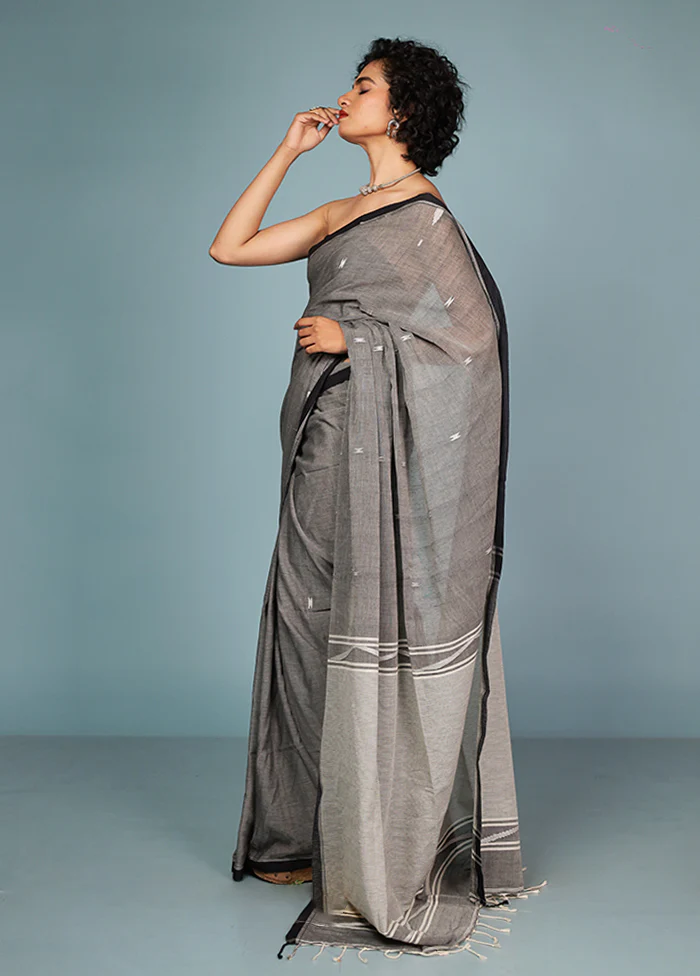 Grey Matka Silk Saree Without Blouse Piece - Image 4