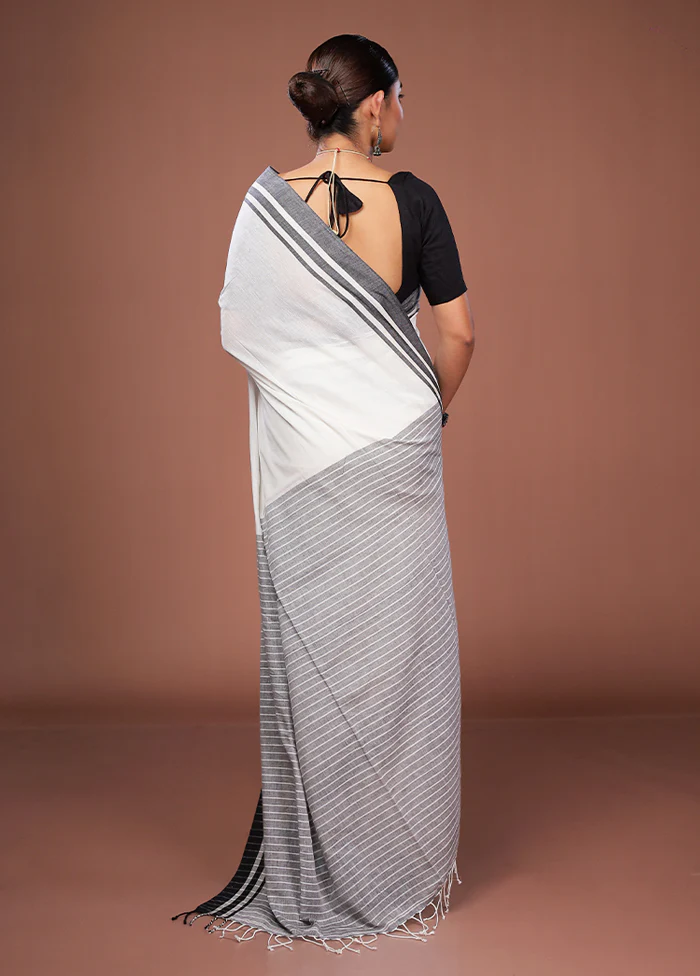 White Matka Silk Saree With Blouse Piece - Image 3
