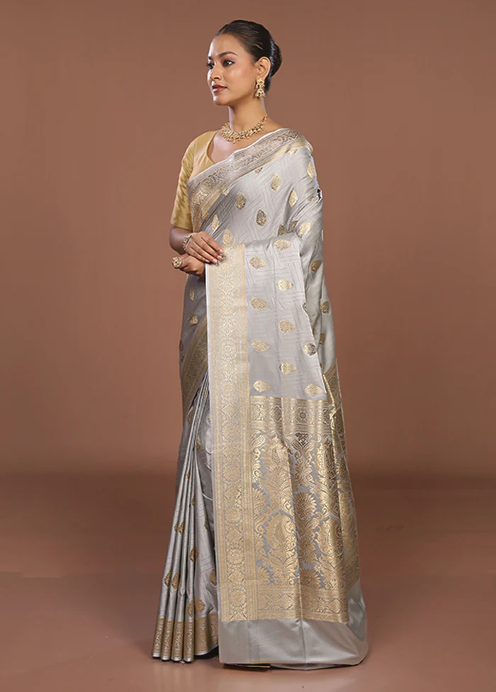 Grey Tanchoi Silk Saree With Blouse Piece - Image 4