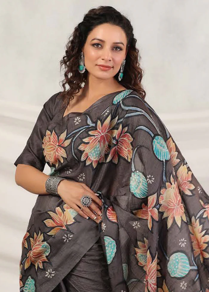 Grey Tussar Saree With Blouse Piece - Image 3