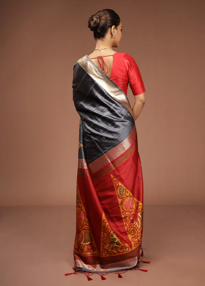 Grey Tussar Silk Saree With Blouse Piece - Image 3