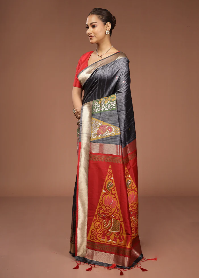 Grey Tussar Silk Saree With Blouse Piece - Image 4