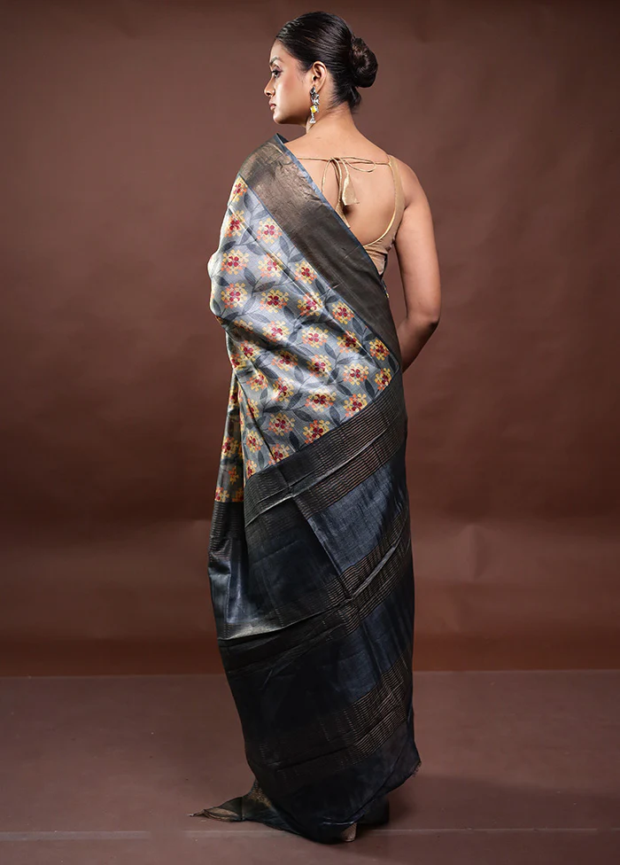 Grey Tussar Silk Saree With Blouse Piece - Image 3